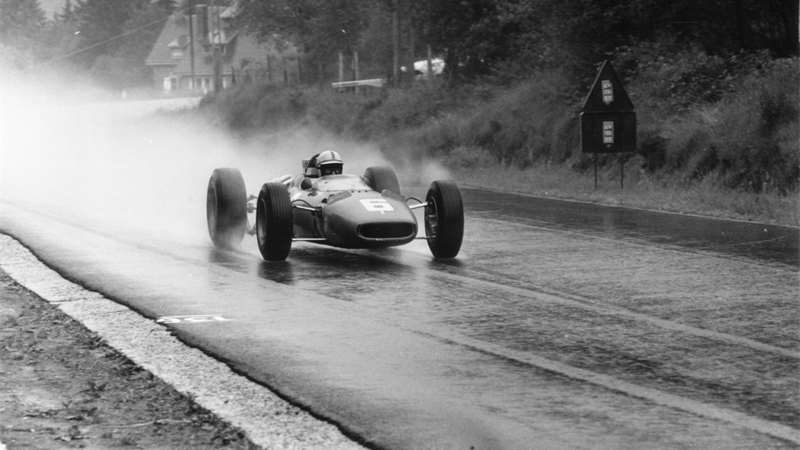 John Surtees vyhrál v deštivé Belgii v roce 1966
